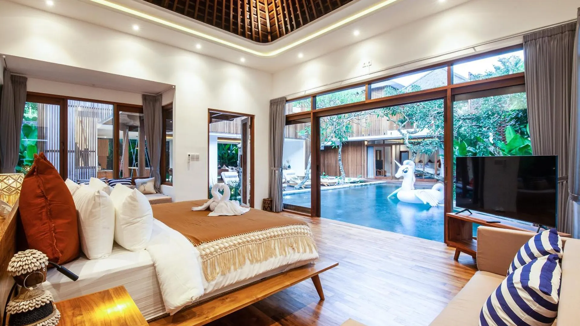Seminyak Villa Paya Paya Luxury Near Beach-Potato Head