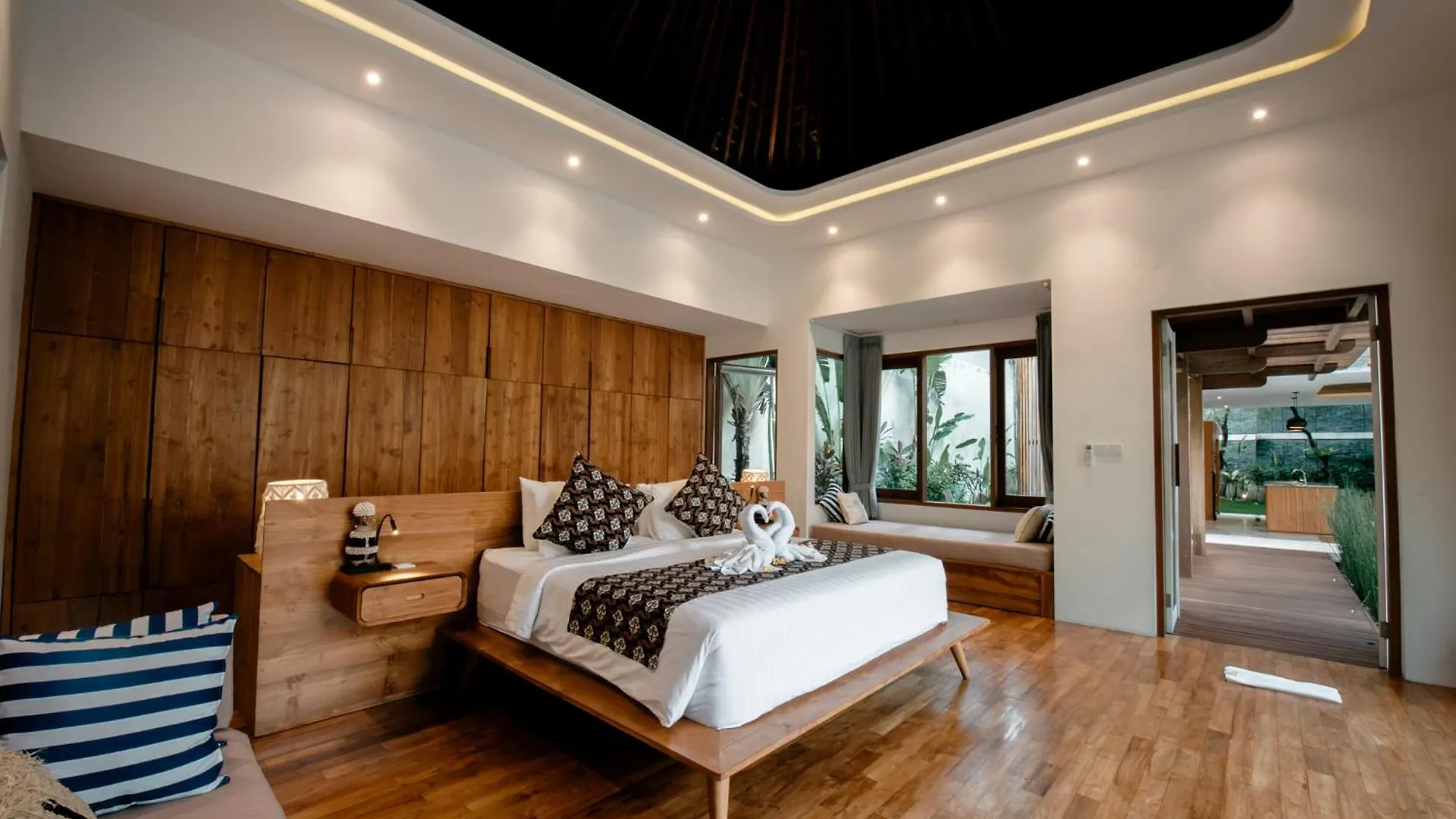 Seminyak Villa Paya Paya Luxury Near Beach-Potato Head